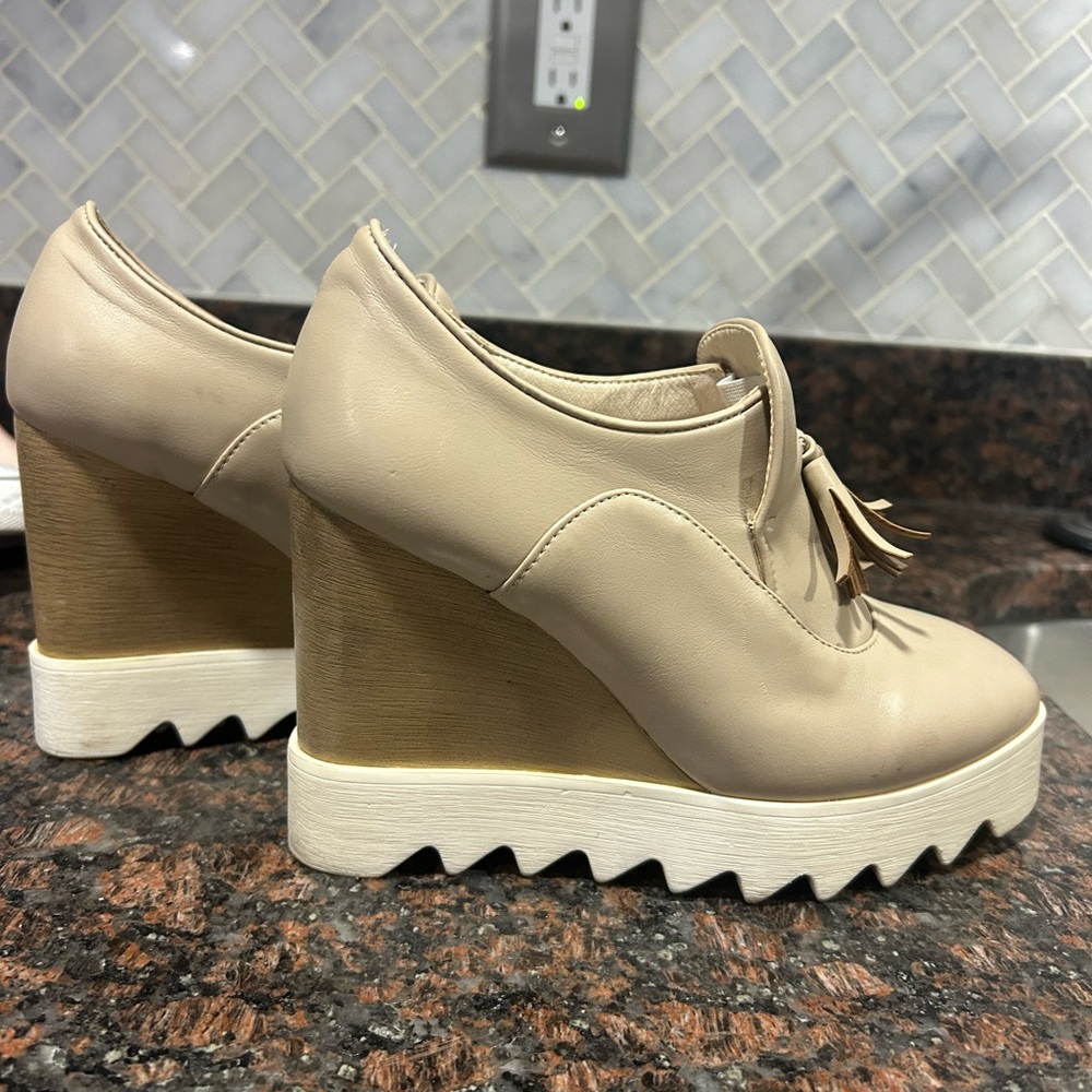 Super cute “shark teeth” wedges!